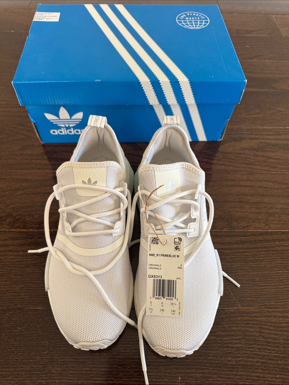 New $200 adidas Women White NMD_R1 Primeblue Sneakers